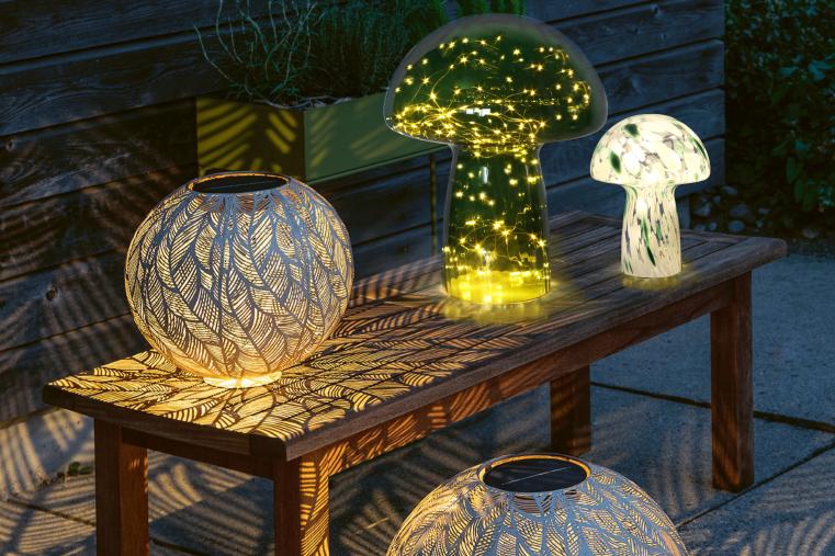 Mushroom 35cm Verde lámpara de mesa De Pixie Design - Est&aacute; equipado con un temporizador y un pr&aacute;ctico regulador de intensidad de 5 niveles para ajustar la luz seg&uacute;n las necesidades, lo que lo hace perfecto tanto como iluminaci&oacute;n de trabajo como como iluminaci&oacute;n acogedora por la noche.