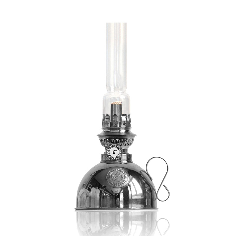 Nattlampa Níquel De Karlskrona lampfabrik - Una peque&ntilde;a linterna cl&aacute;sica, originalmente pensada para estar en la mesita de noche para cualquiera que tuviera que levantarse en la oscuridad.