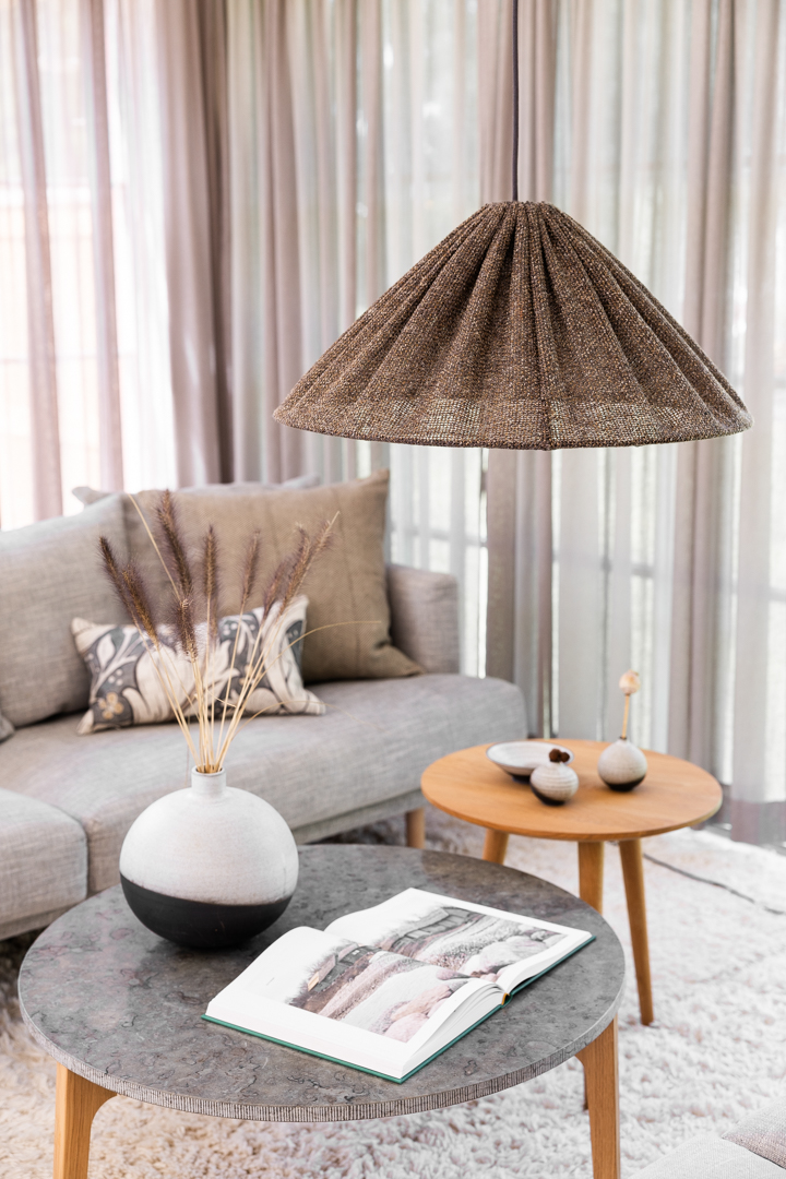 Tipi Pantalla S/Colgante Ø78 Marrón Lámpas de techo De Alde & Lind - Una pantalla de techo c&oacute;nica y voluminosa, perfecta como l&aacute;mpara de techo sobre una mesa de comedor o de centro.