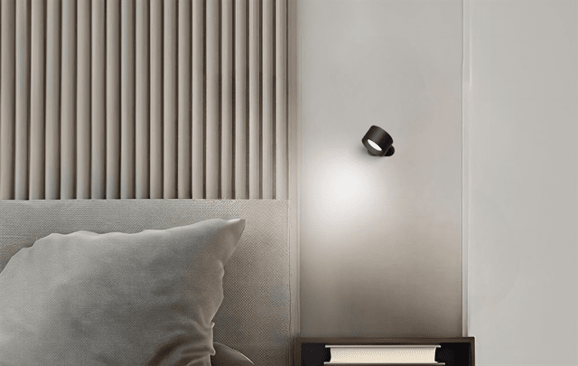 No Cable Negro portátil De Unison - La luz giratoria cuenta con un interruptor de encendido con funci&oacute;n de atenuaci&oacute;n de 3 etapas con la capacidad de cambiar la temperatura de color de amarillo c&aacute;lido a blanco c&aacute;lido, lo que permite un f&aacute;cil ajuste del color.