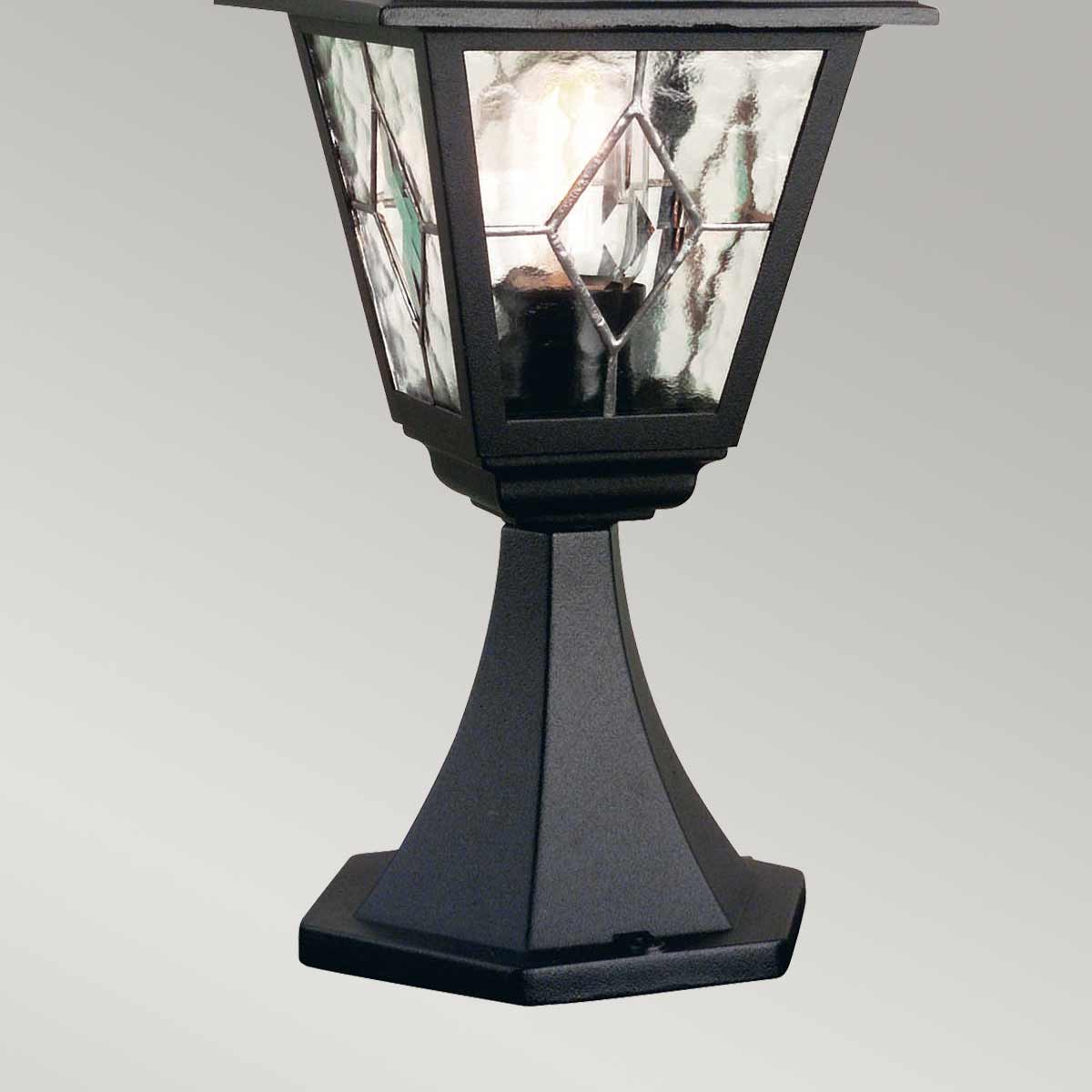 Norfolk 44cm Negro De Elstead Lighting - La lámpara de pie Norfolk ofrece un diseño clásico y elegante con sus paneles de vidrio emplomado, cada panel compuesto por cinco piezas de vidrio cortadas a mano.