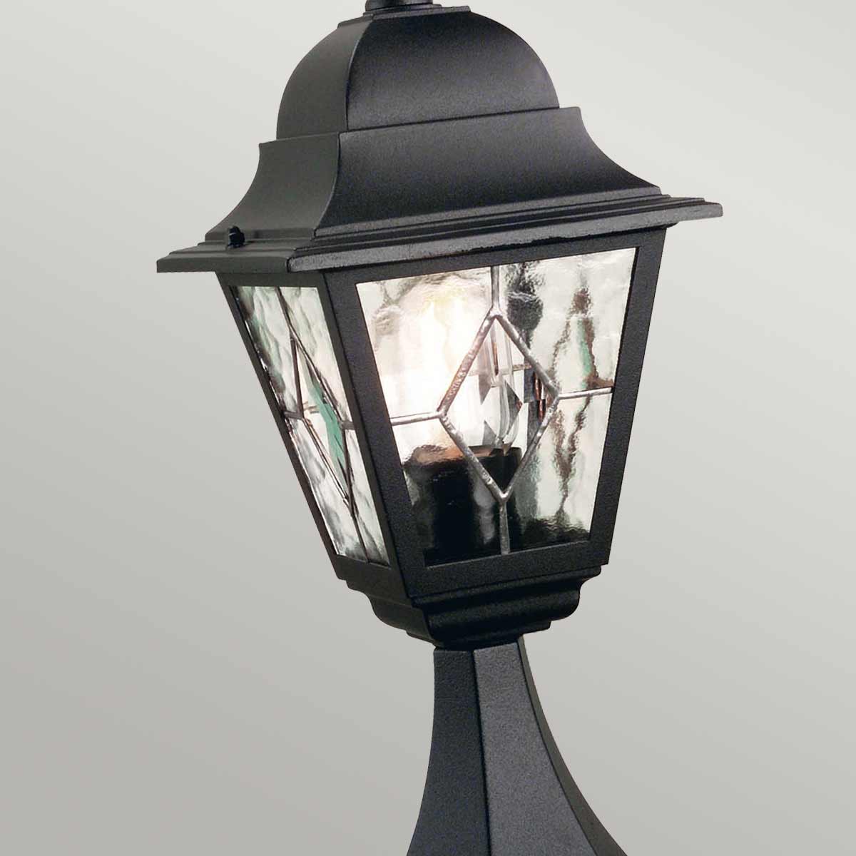 Norfolk 44cm Negro De Elstead Lighting - La lámpara de pie Norfolk ofrece un diseño clásico y elegante con sus paneles de vidrio emplomado, cada panel compuesto por cinco piezas de vidrio cortadas a mano.