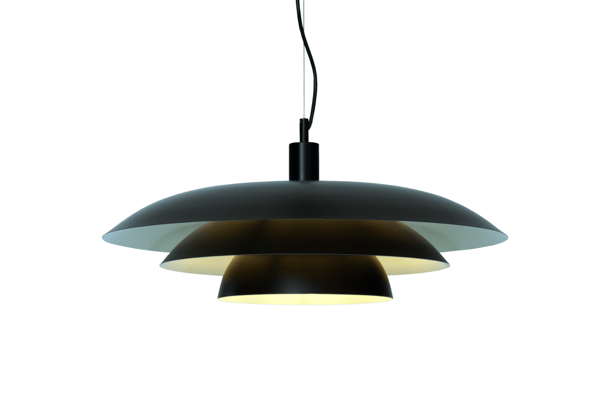 Epsilon Ø56 Negro Lámpas de techo De Aneta Lighting - Su pantalla de metal negro de tres secciones garantiza una distribuci&oacute;n de luz agradable y evita el deslumbramiento.