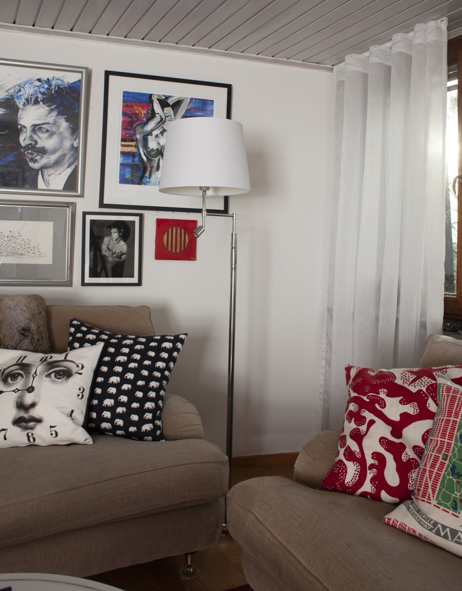 Orlando Cromo lámpara de pie De By Rydéns - Si la luz LED de Orlando ya no funciona, generalmente es porque el controlador LED est&aacute; defectuoso y no el chip LED.