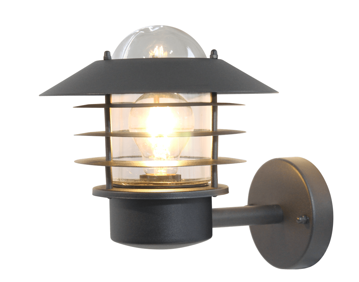 Ystad Negro lámpara de exterior De Nordic Lighting - El aplique de pared Ystad es una l&aacute;mpara de exterior cl&aacute;sica y elegante, fabricada en acero inoxidable con cristal transparente.
