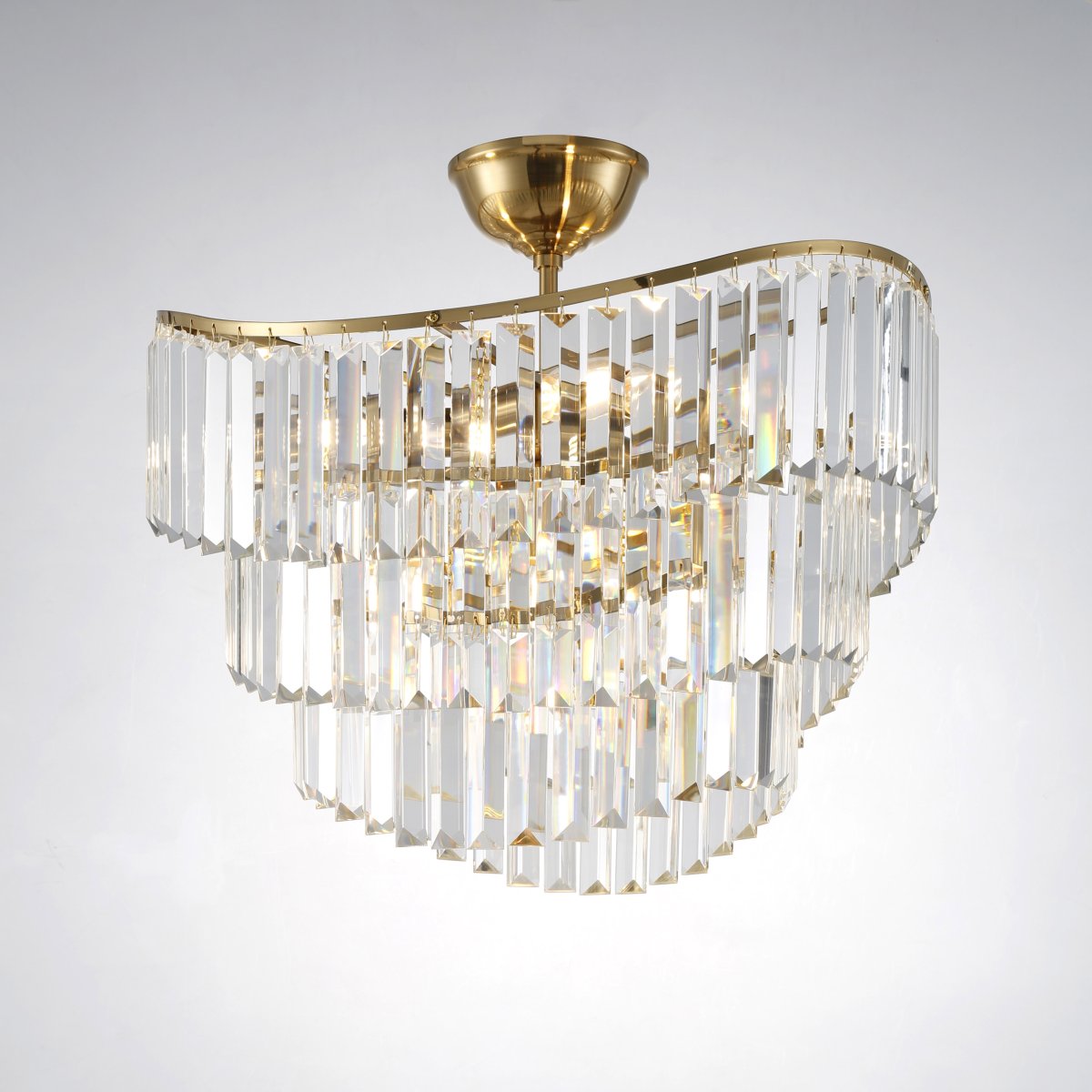 Ascot Ø46 Latón/transparente cristal De Lampan - Gracias a su perfil bajo, Ascot es ideal para habitaciones con techos bajos, donde se convierte en un elemento decorativo central a la vez que crea un ambiente c&aacute;lido y acogedor.