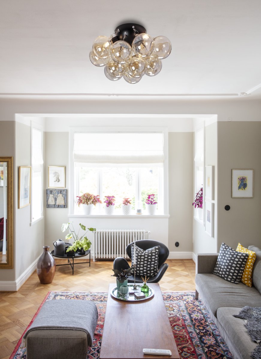 Monaco Ø30 Ámbar plafón De Lampan - En el centro de la l&aacute;mpara hay tres fuentes de luz que, al encenderse, proporcionan una luz suave y agradable a trav&eacute;s de las c&uacute;pulas de cristal.