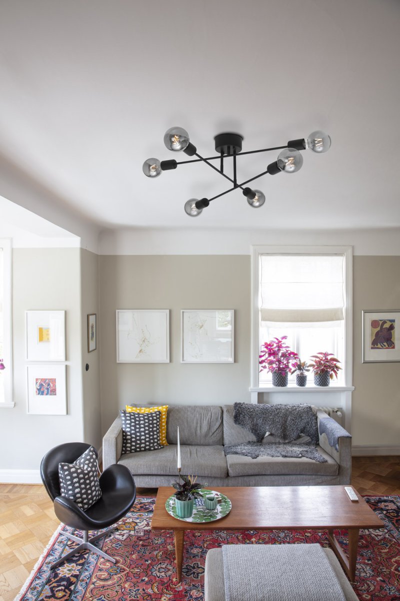 Baton 68cm Negro plafón De Cottex - Para conseguir un resultado similar al de las im&aacute;genes, utiliza l&aacute;mparas decorativas con forma de globo o combina distintas fuentes de luz para conseguir un look m&aacute;s divertido.