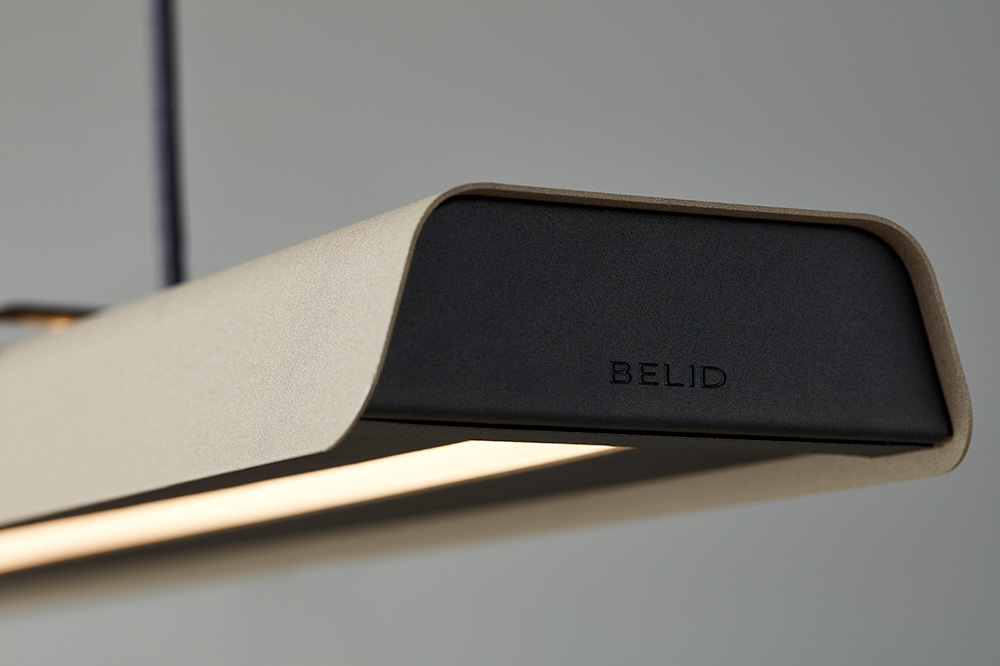 Fold Office 116cm Estructura de arena Lámpas de techo De Belid - La tecnolog&iacute;a LED integrada proporciona una luz suave y agradable, perfecta para crear un ambiente atmosf&eacute;rico sobre la mesa del comedor o en el entorno de la oficina.