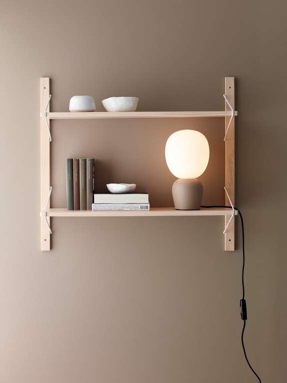 Buddy 18cm Arena lámpara de mesa De Belid - Buddy es de alta calidad y tiene una expresión sólida a pesar de sus formas suaves.