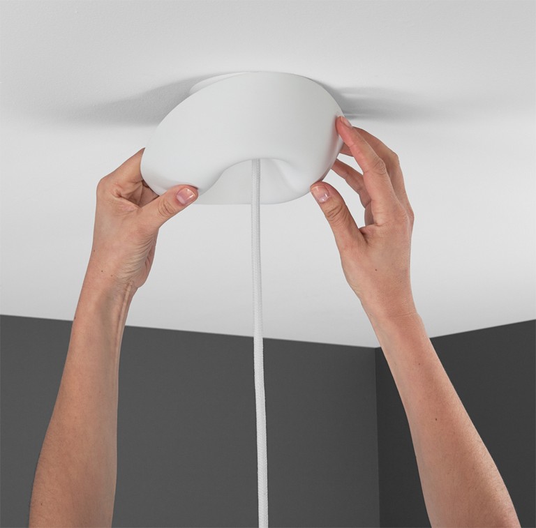 Cable Cup Classic Blanco De CableCup - El galardonado CableCup es una soluci&oacute;n inteligente y sencilla para luces de techo que se adapta perfectamente a todos los techos, ya sean inclinados o planos.