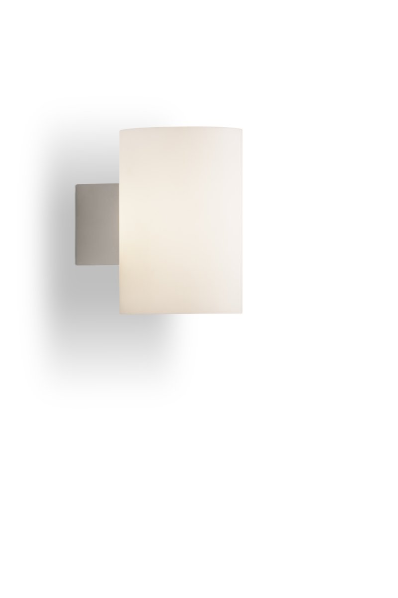 Evoke Blanco lámpara de pared De Herstal - La lámpara de pared Evoke está diseñada con vidrio blanco opalino, que crea una luz ambiental difusa en la habitación.