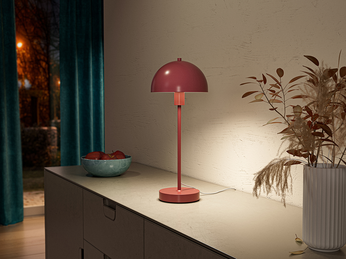 Vienda 48cm borgoña lámpara de mesa De Herstal - La lámpara de mesa Vienda con su diseño clásico y elegante permite un uso prolongado en la sala de estar.