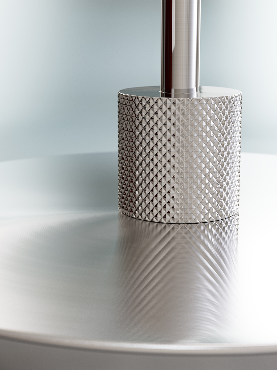 Gil il Grande 37cm Cromo lámpara de mesa De Herstal - La lámpara de mesa Gil il Grande destaca por su diseño moderno y elegante en metal con un sofisticado acabado cromado.