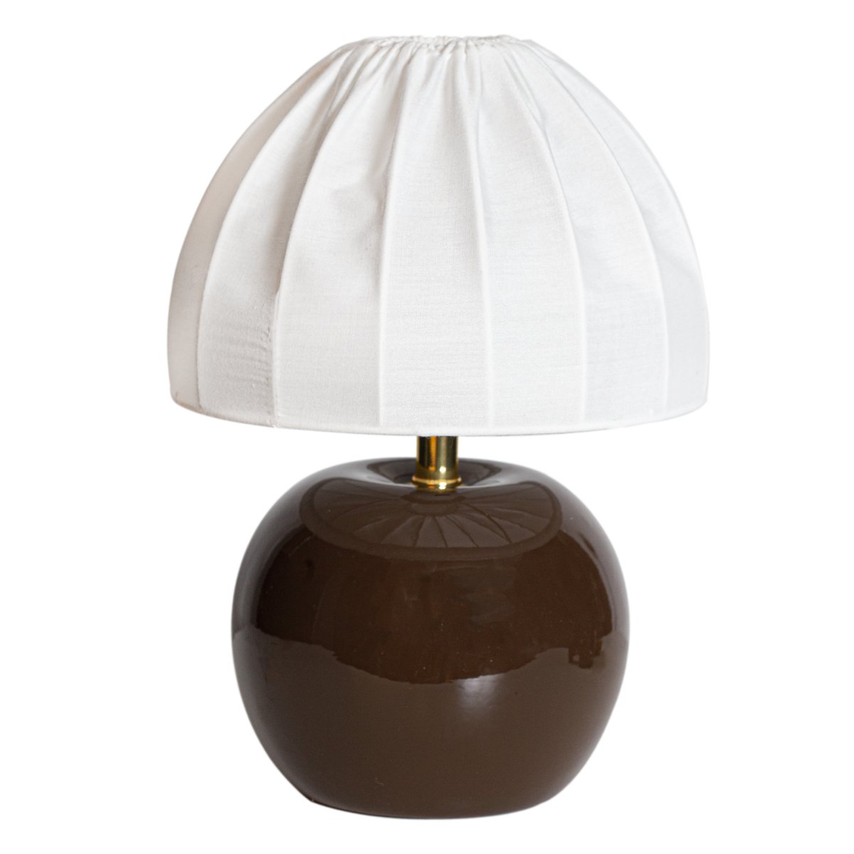 Peach 27cm Marrón lámpara de mesa De Cottex - La pantalla de tela blanca con su elegante dise&ntilde;o plisado contrasta maravillosamente con la base de tonos tierra y difunde una luz suave y agradable.