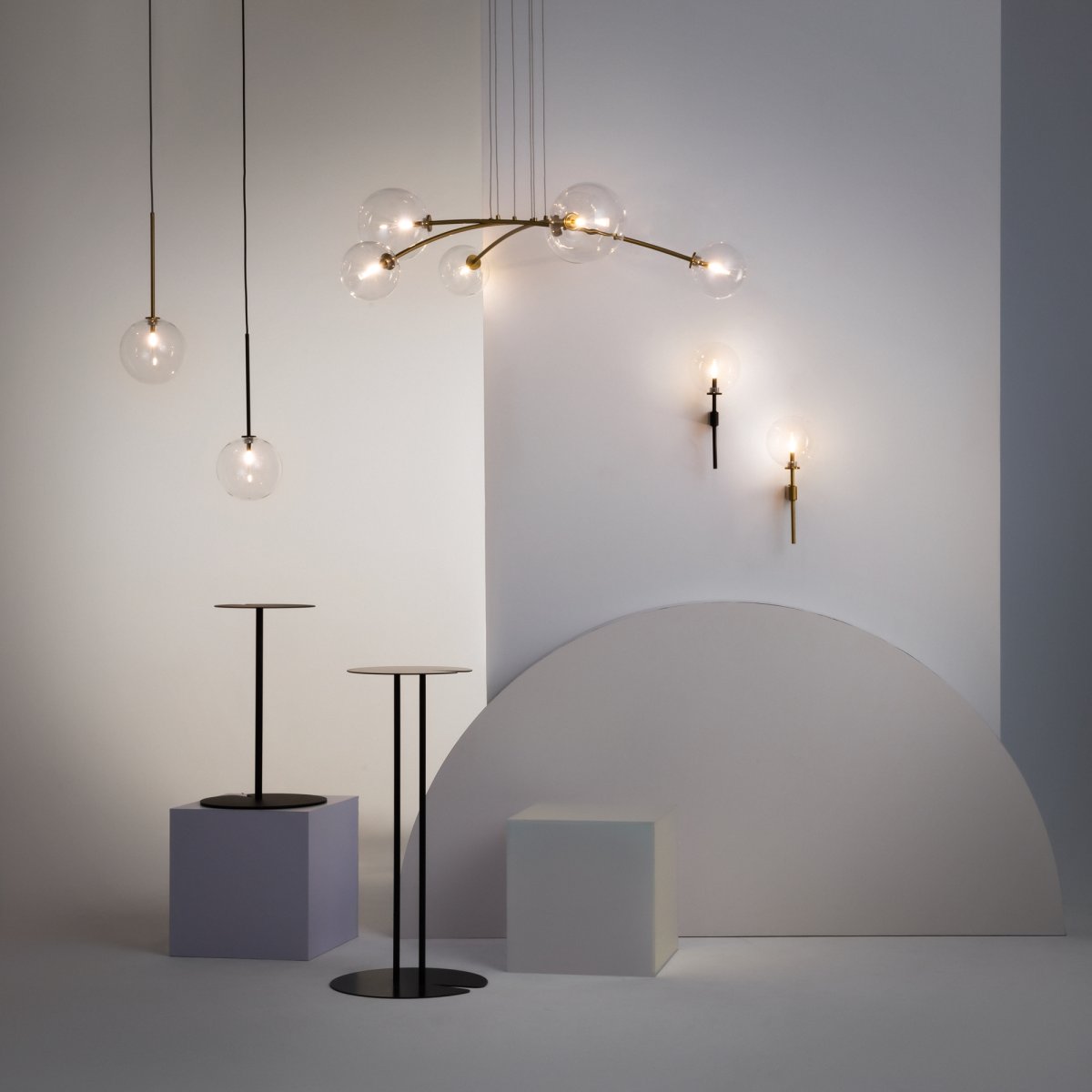 Mood Ø20 Latón Lámpas de techo De Maytoni - La l&aacute;mpara colgante Mood es una l&aacute;mpara elegante y sofisticada que crea la impresi&oacute;n de una esfera de luz flotante en la habitaci&oacute;n.