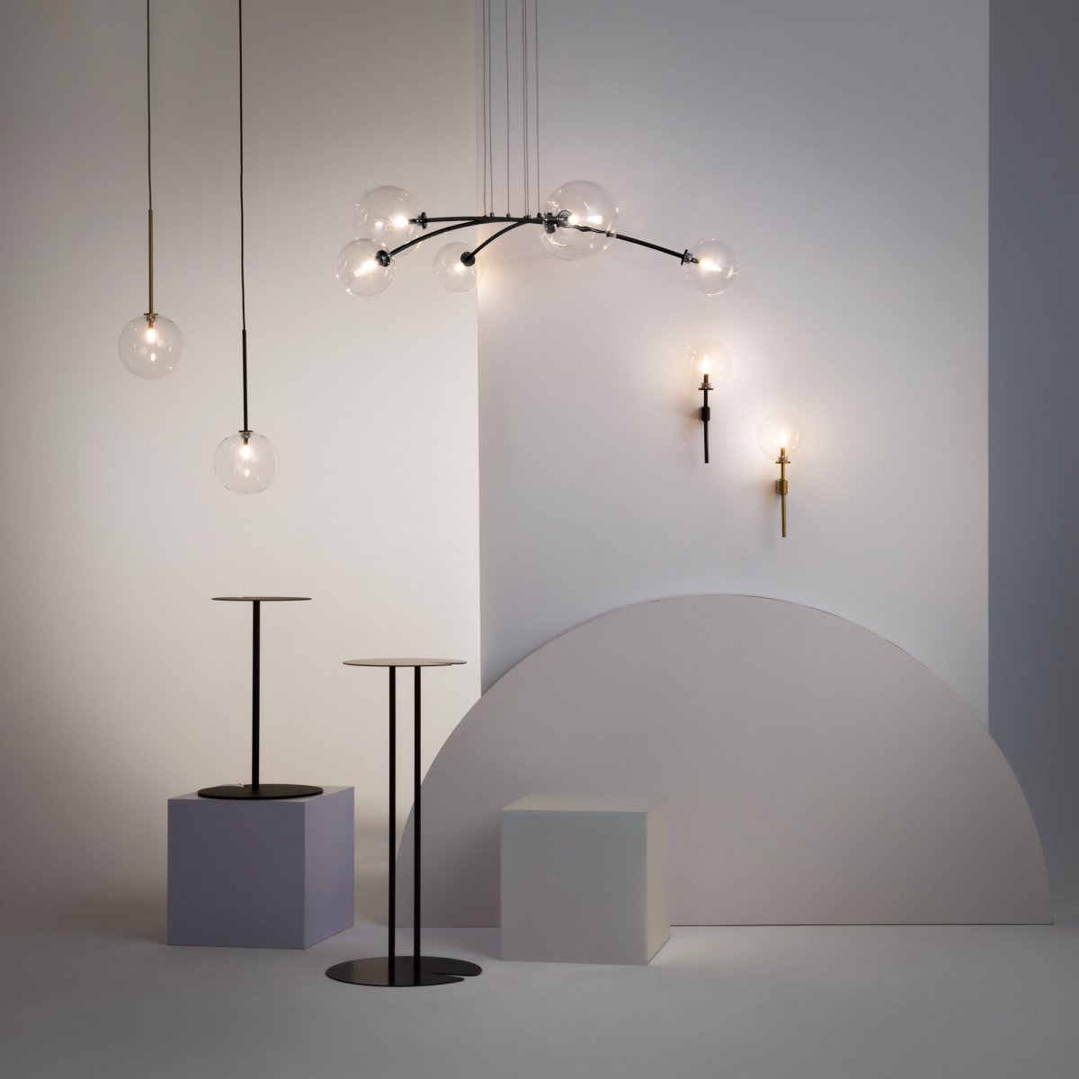 Mood 130cm Negro Lámpas de techo De Maytoni - Perfecto para colocar en la sala de estar o encima de la mesa del comedor para darle un toque moderno.