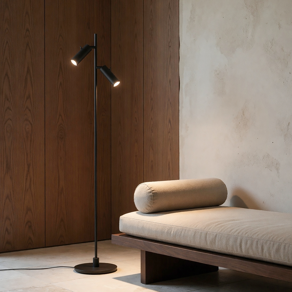 Pipeline 2 Negro mate lámpara de pie De Herstal - Con una altura de 132,6 cm y un di&aacute;metro de base de 20 cm, Pipeline ofrece una presencia estable y elegante adecuada para salas de estar, dormitorios y oficinas en casa.