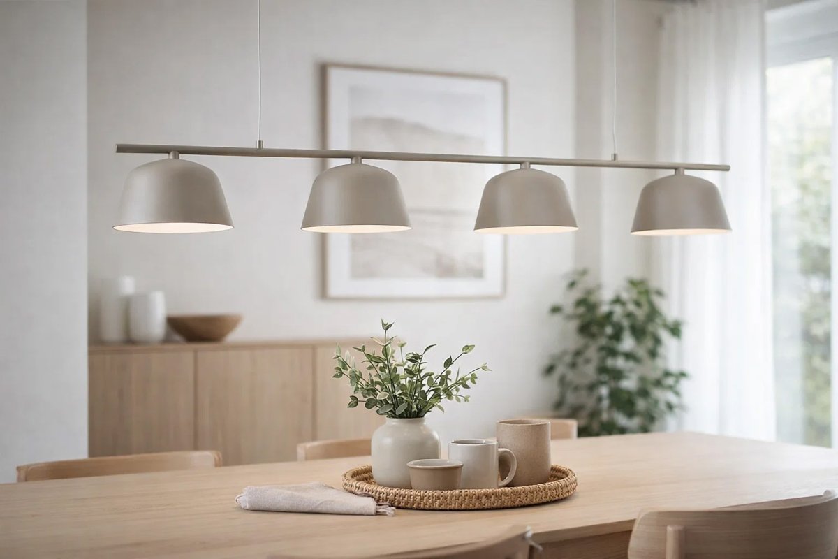 Pop 142cm Beige Lámpas de techo De Nordic Lighting - La elegante l&aacute;mpara de techo met&aacute;lica Pop, con su suave acabado beige, transmite una sensaci&oacute;n de calma y modernidad.