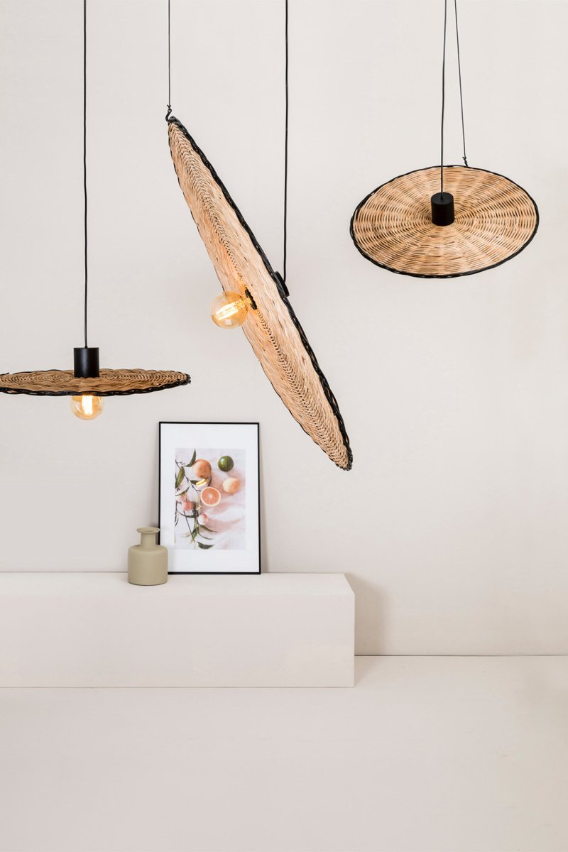 Costas Ø60 Naturaleza Lámpas de techo De Faro Barcelona - Esta l&aacute;mpara combina un estilo minimalista y de inspiraci&oacute;n mediterr&aacute;nea, con la fuente de luz visible.