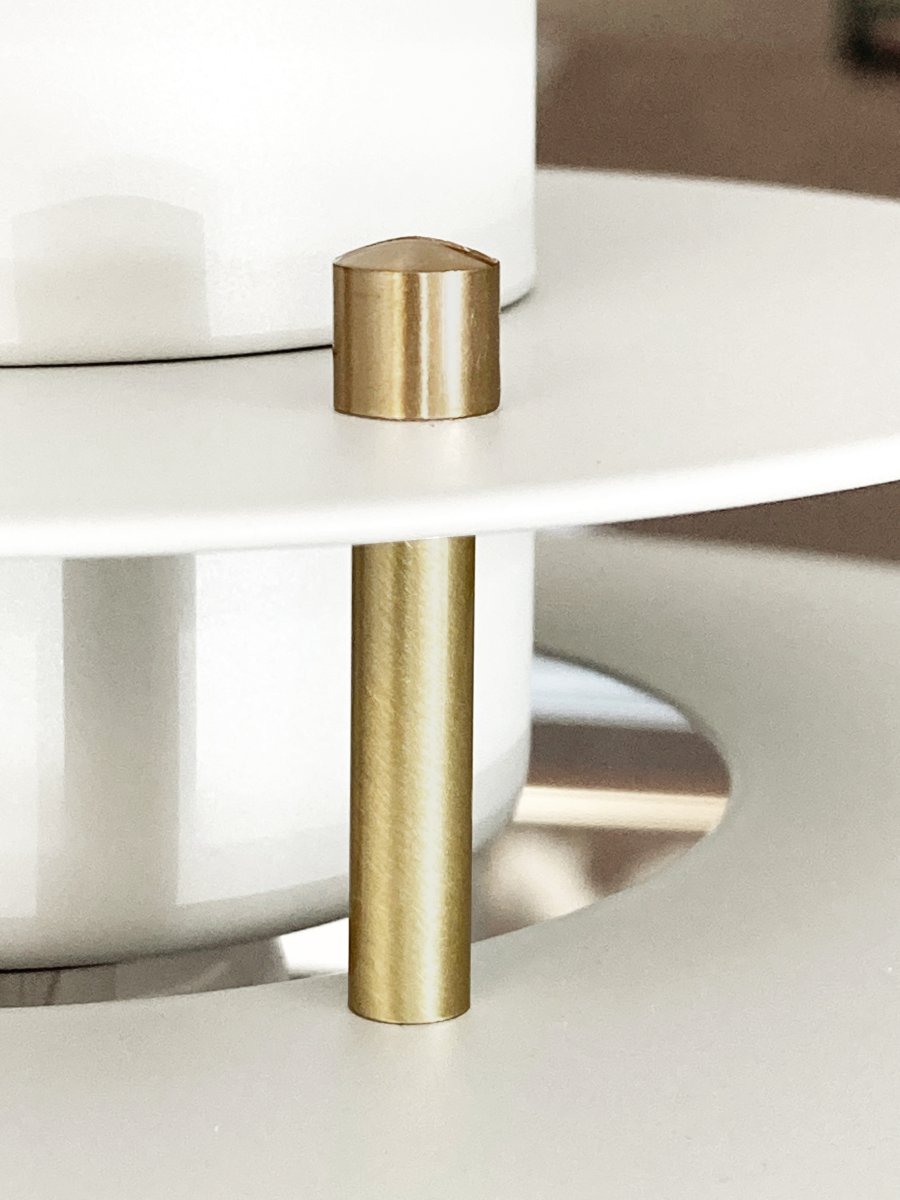 Primus II Ø43 Blanco mate/latón Lámpas de techo De Belid - Primus es una popular lámpara colgante de cocina con un diseño atemporal que se ha adaptado a las tendencias a lo largo de los años.