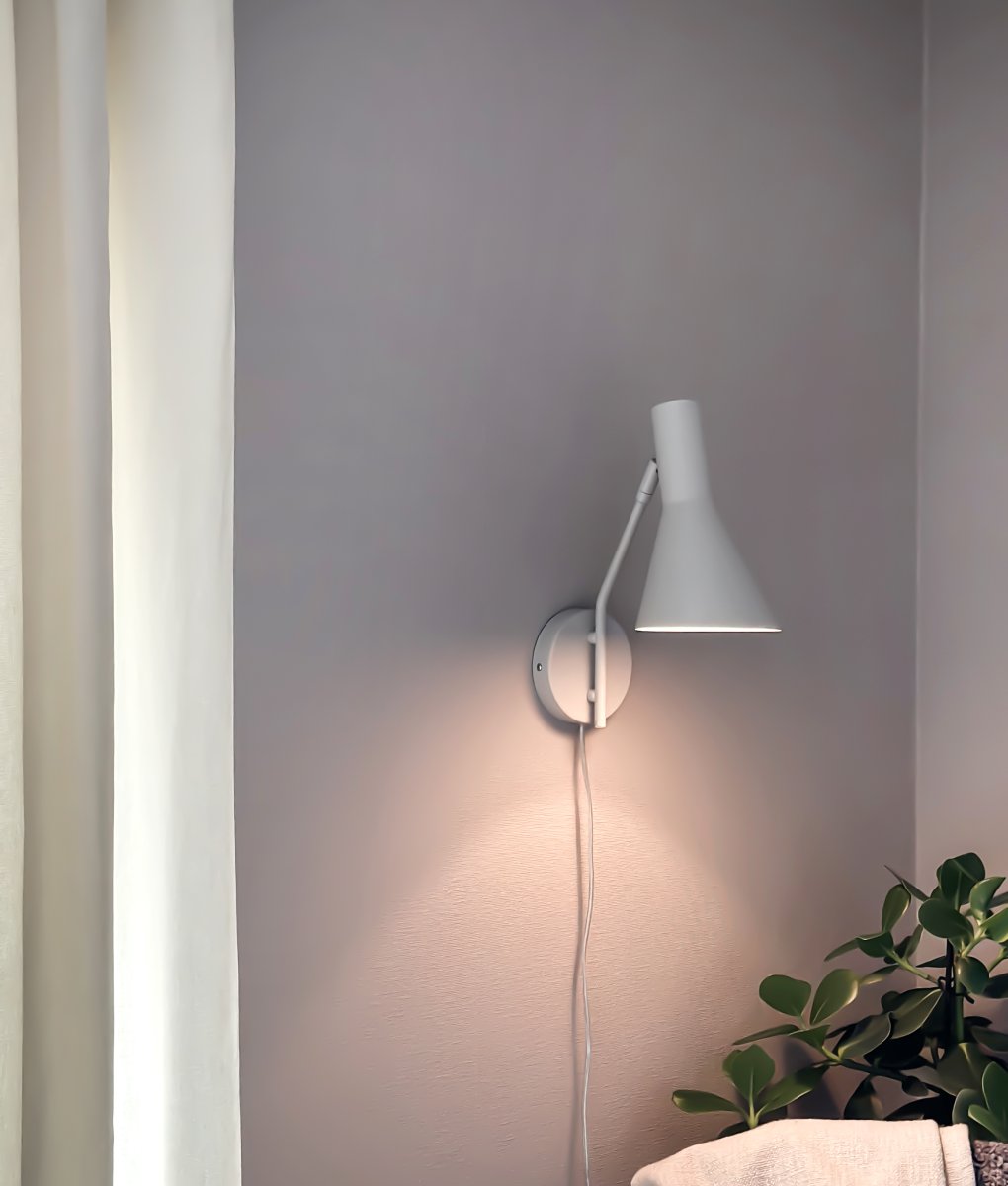 Ceres Beige lámpara de lectura De Aneta Lighting - La lámpara de pared CERES tiene un diseño elegante y atemporal con formas rectas y claras que encajan perfectamente en el hogar escandinavo.