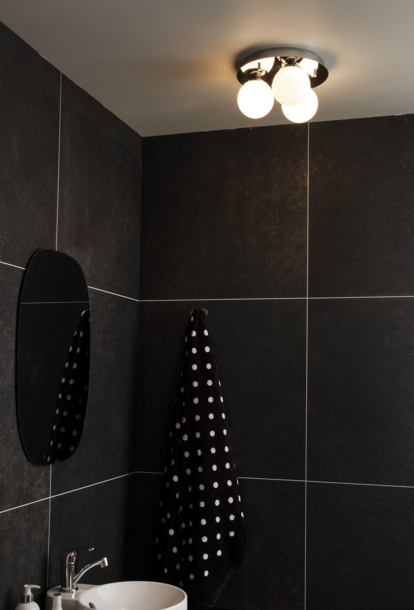 Nicosia Ø25 Cromo lámpara de baño De Aneta Lighting - Lámpara de techo Nicosia, cromo con esferas de color blanco opal.