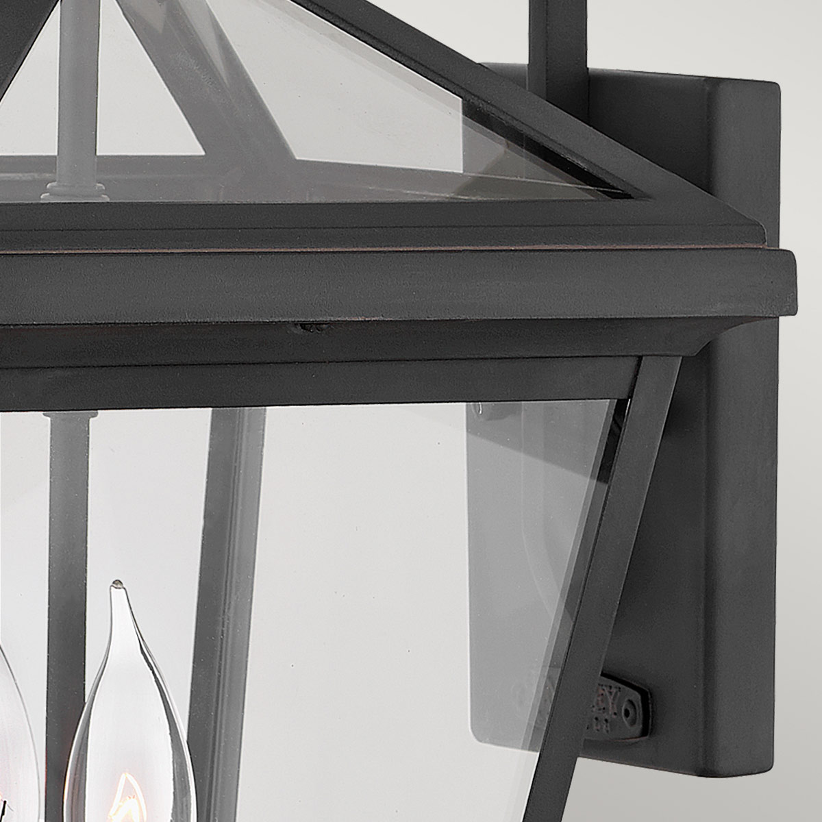 Alford Place 46cm Negro lámpara de exterior De Elstead Lighting - Den svarta ramen i aluminium och de klara glaspartierna skapar en lyxig och stilfull look som lyfter din entr&eacute;, uteplats eller fasad.