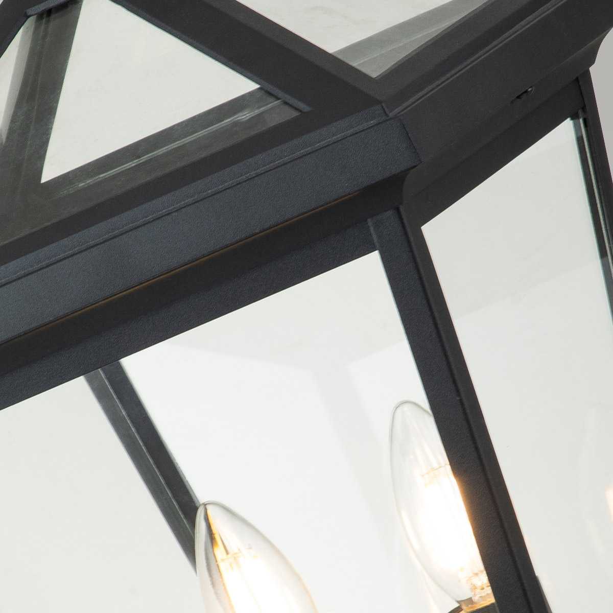 Alford Place 50cm Negro De Elstead Lighting - El resistente marco de aluminio negro y las secciones de vidrio transparente brindan una apariencia sofisticada y distribuyen la luz de manera uniforme y hermosa.
