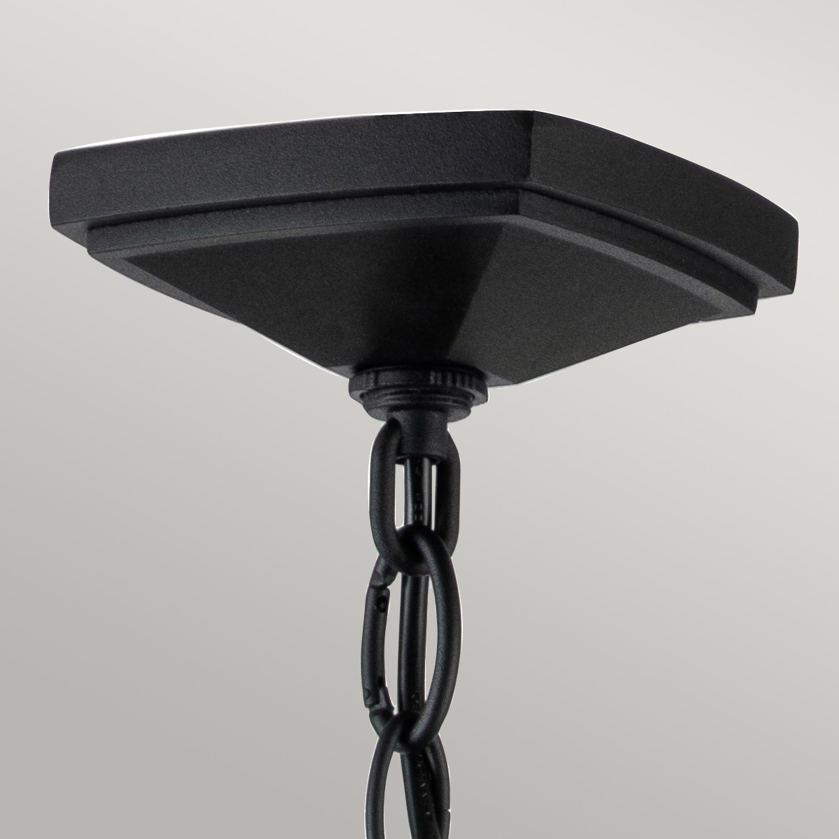 Alford Place S Negro De Elstead Lighting - Den robusta&nbsp;ramen i svart aluminium och de klara glaspartierna skapar ett sofistikerat uttryck samtidigt som ljuset sprids j&auml;mnt och vackert.