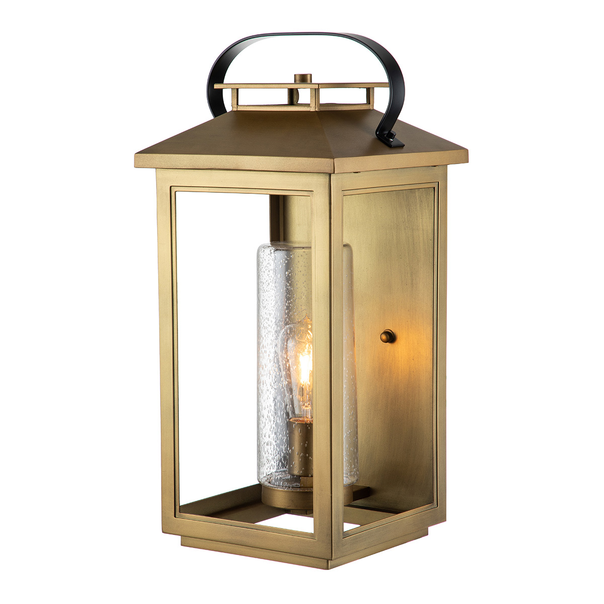 Atwater 52cm Latón lámpara de exterior De Elstead Lighting - Med IP44-klassning &auml;r Atwater skyddad mot fukt och v&auml;derp&aring;verkan, vilket g&ouml;r den till en elegant och l&aring;ngvarig l&ouml;sning f&ouml;r entr&eacute;er, uteplatser och tr&auml;dg&aring;rdsmilj&ouml;er.