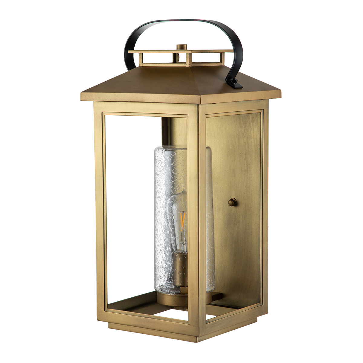 Atwater 52cm Latón lámpara de exterior De Elstead Lighting - Med IP44-klassning &auml;r Atwater skyddad mot fukt och v&auml;derp&aring;verkan, vilket g&ouml;r den till en elegant och l&aring;ngvarig l&ouml;sning f&ouml;r entr&eacute;er, uteplatser och tr&auml;dg&aring;rdsmilj&ouml;er.