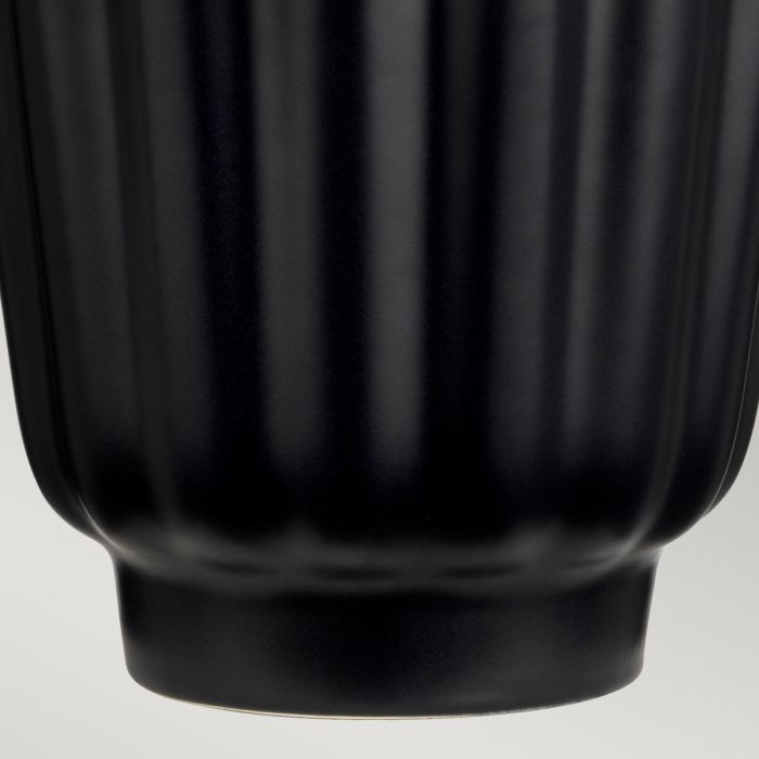 Bexley 56cm Negro lámpara de mesa De Elstead Lighting - Den levereras med en avsmalnande lampsk&auml;rm i svart konstsilke med en m&auml;ssingf&auml;rgad insida, handgjord i Storbritannien.