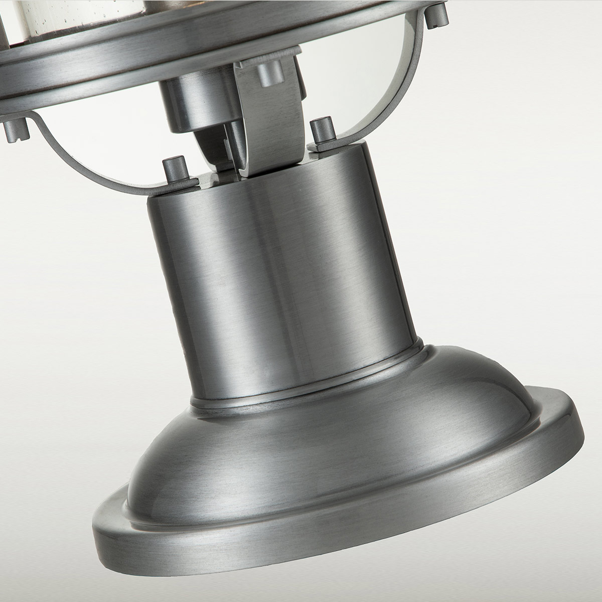 Booker 47cm Aluminio De Elstead Lighting - Booker &auml;r en stilfull och robust portlykta med en design inspirerad av klassiska marina lanternor.