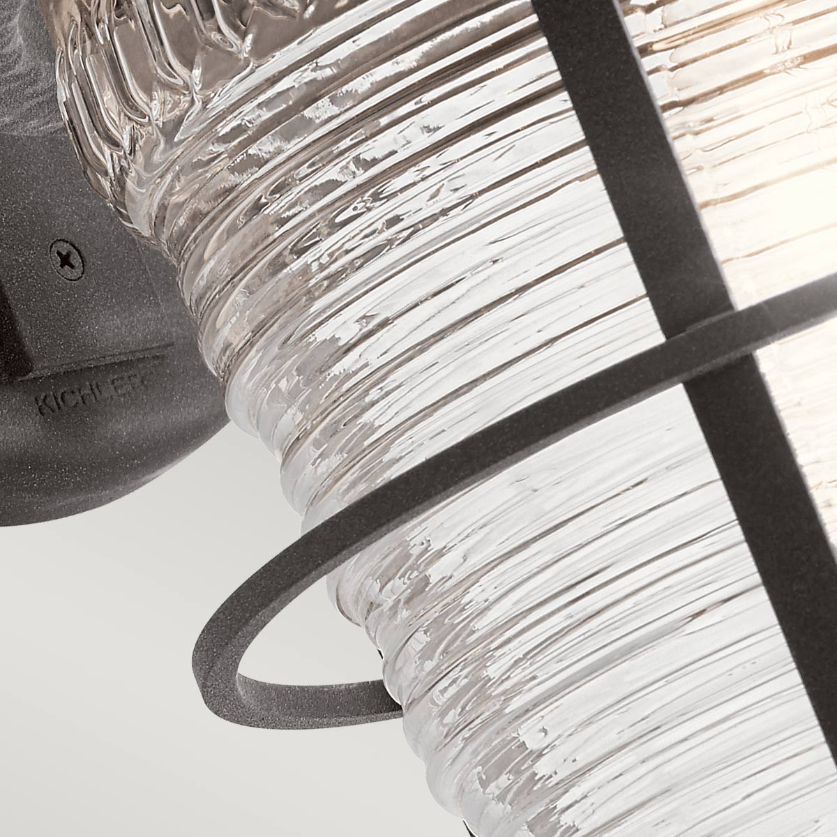Chance Harbor 55cm Zinc lámpara de exterior De Elstead Lighting - Chance Harbor &auml;r en klassisk och robust fasadlampa med en design inspirerad av maritim stil.