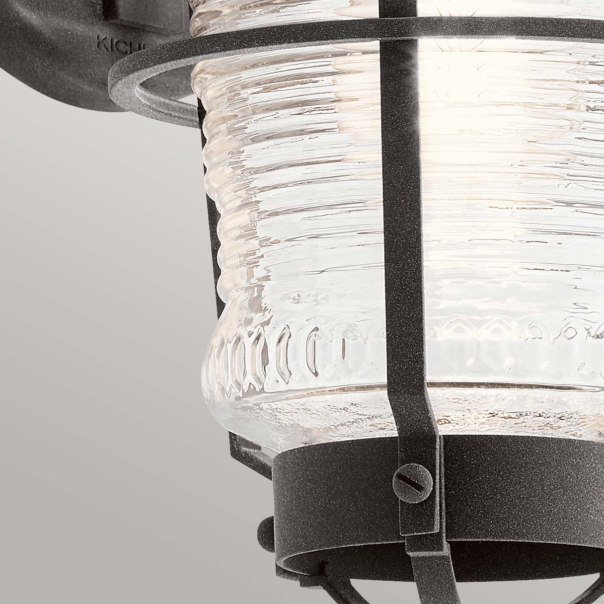 Chance Harbor 37cm Zinc lámpara de exterior De Elstead Lighting - Chance Harbor &auml;r en klassisk och robust fasadlampa med en design inspirerad av maritim stil.