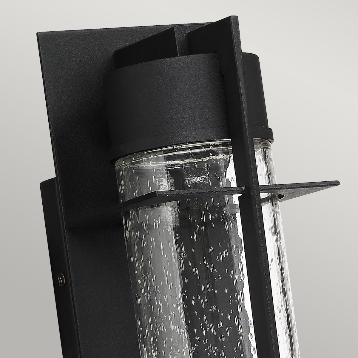 Eames 36cm Negro lámpara de exterior De Elstead Lighting - Eames &auml;r en modern och stilren fasadlampa med en industriell touch.