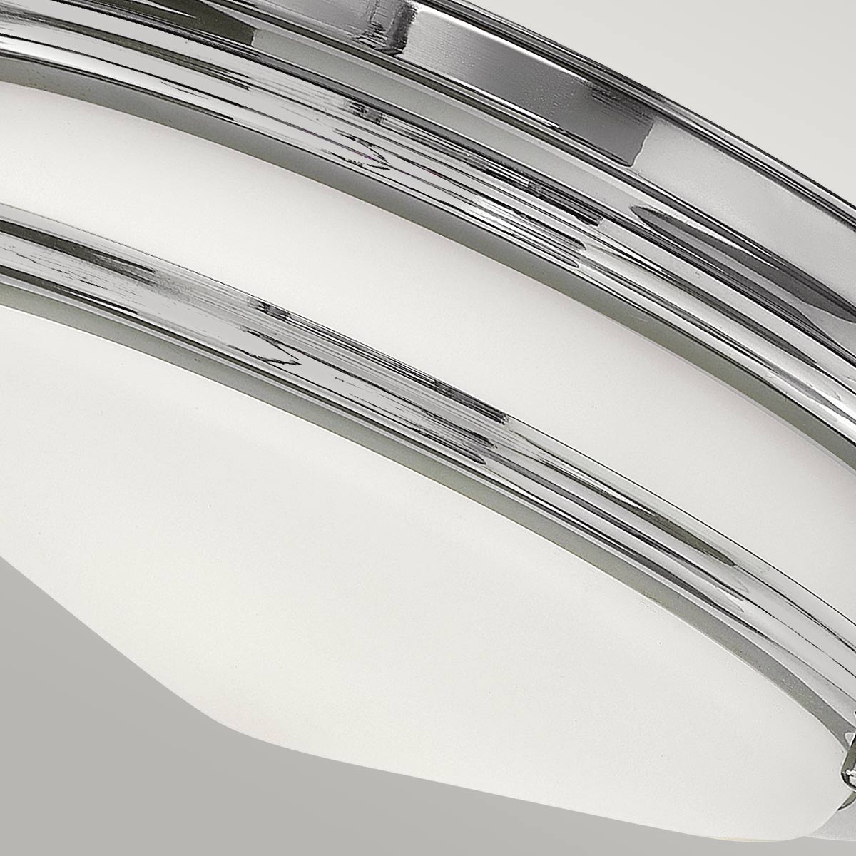 Hadrian Ø30 Cromo lámpara de baño De Elstead Lighting - La lámpara de techo Hadrian en aspecto cromado ofrece un diseño atemporal y elegante y, con su grado de protección IP44, es perfecta para baños.
