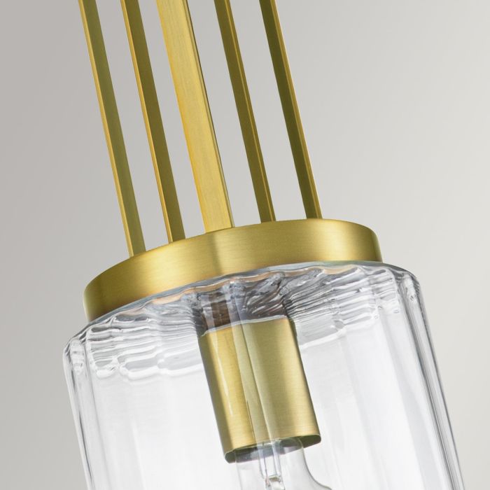 Kimrose Ø18 Latón cepillado Lámpas de techo De Elstead Lighting - La pantalla de vidrio cilíndrica es transparente y presenta ranuras verticales que crean un efecto de iluminación único y sutil.