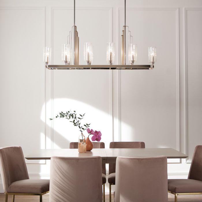 Kimrose 114cm Níquel Lámpas de techo De Elstead Lighting - Las pantallas de vidrio cilíndricas son transparentes y presentan ranuras verticales, creando un efecto de iluminación único y sutil.