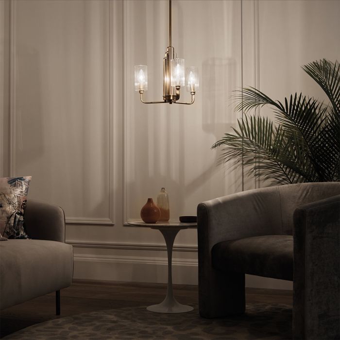 Kimrose Ø45 Latón cepillado Lámpas de techo De Elstead Lighting - Las pantallas de vidrio cilíndricas son transparentes y presentan ranuras verticales, creando un efecto de iluminación único y sutil.