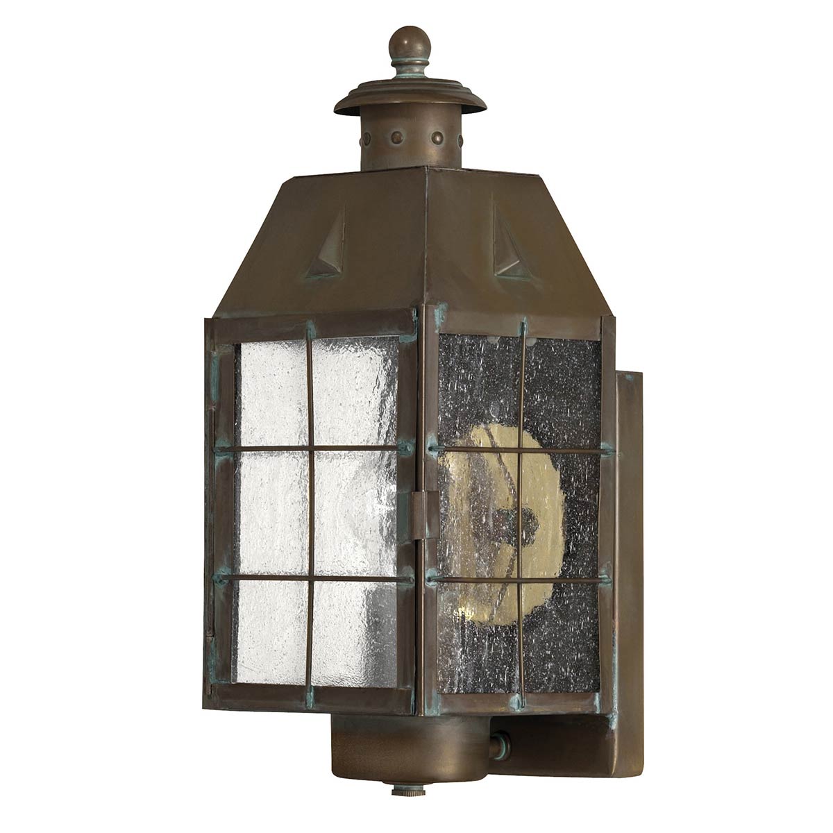 Nantucket 34cm Latón antiguo lámpara de exterior De Elstead Lighting - El vidrio acanalado crea una distribución de luz suave y agradable, mientras que el acabado de latón antiguo da una sensación auténtica y lujosa.