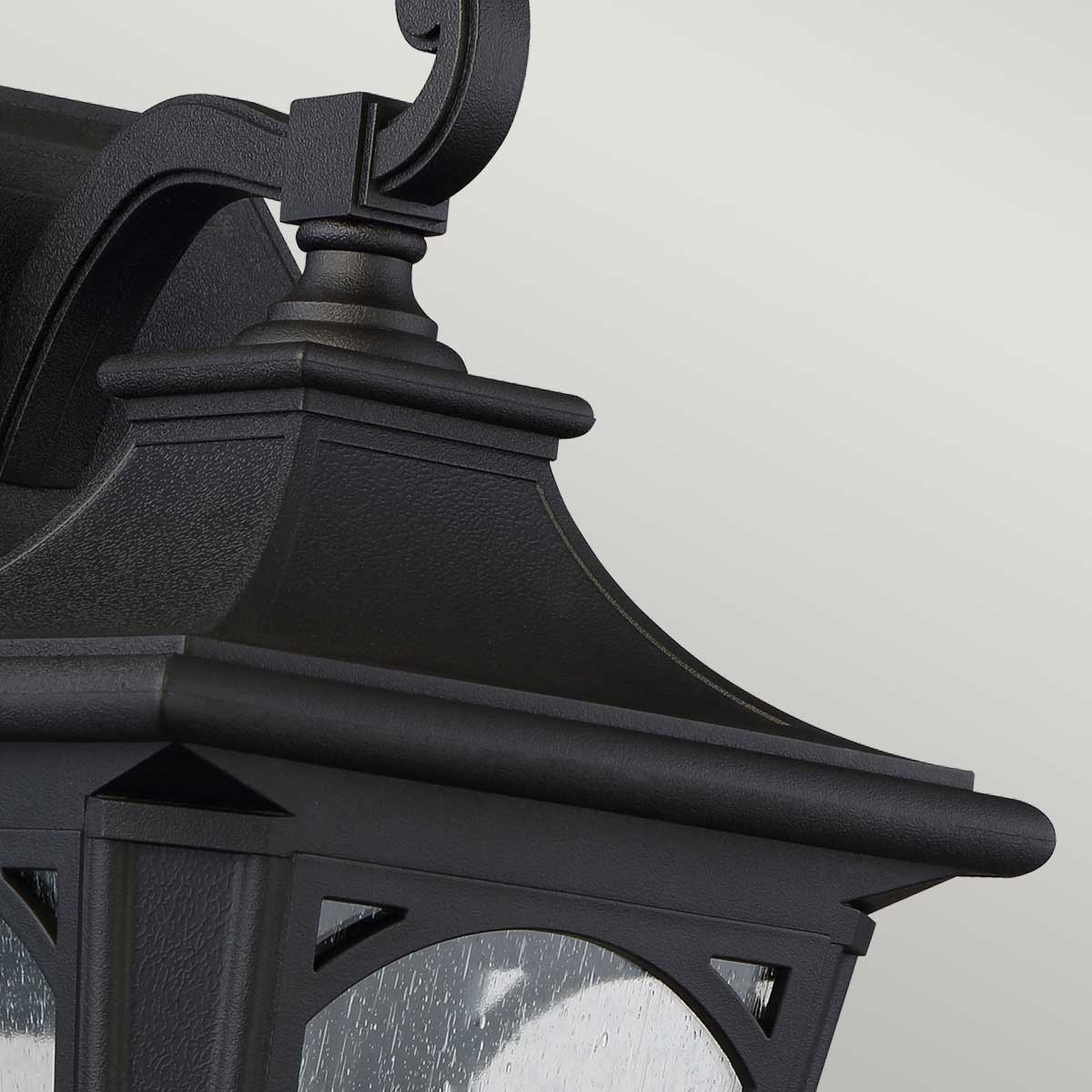 Bedford Negro lámpara de exterior De Elstead Lighting - La lámpara tiene un grado de protección IP44 y, por lo tanto, es adecuada para uso en exteriores y está protegida de los elementos.