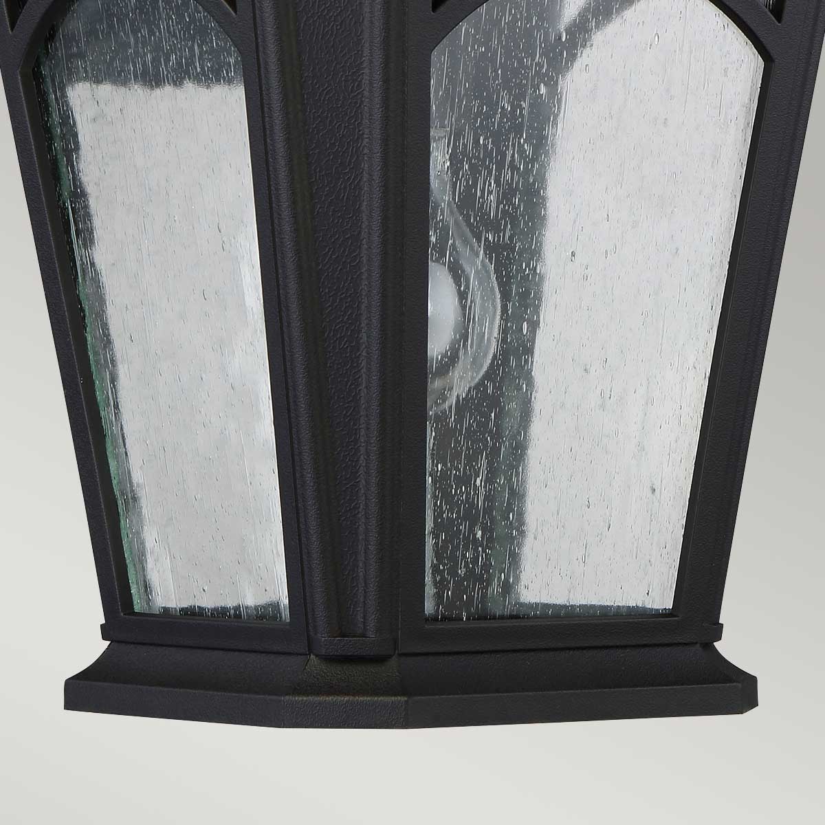 Bedford Negro lámpara de exterior De Elstead Lighting - La lámpara tiene un grado de protección IP44 y, por lo tanto, es adecuada para uso en exteriores y está protegida de los elementos.
