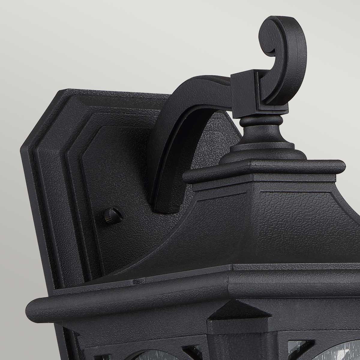 Bedford Negro lámpara de exterior De Elstead Lighting - La lámpara tiene un grado de protección IP44 y, por lo tanto, es adecuada para uso en exteriores y está protegida de los elementos.