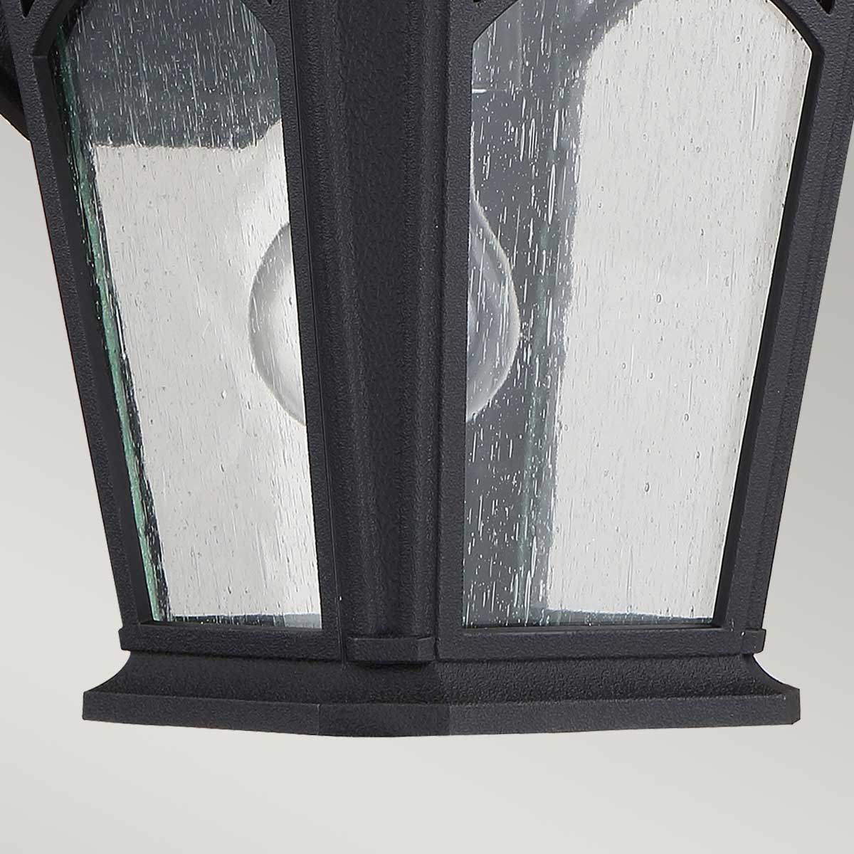 Bedford Negro lámpara de exterior De Elstead Lighting - La lámpara tiene un grado de protección IP44 y, por lo tanto, es adecuada para uso en exteriores y está protegida de los elementos.