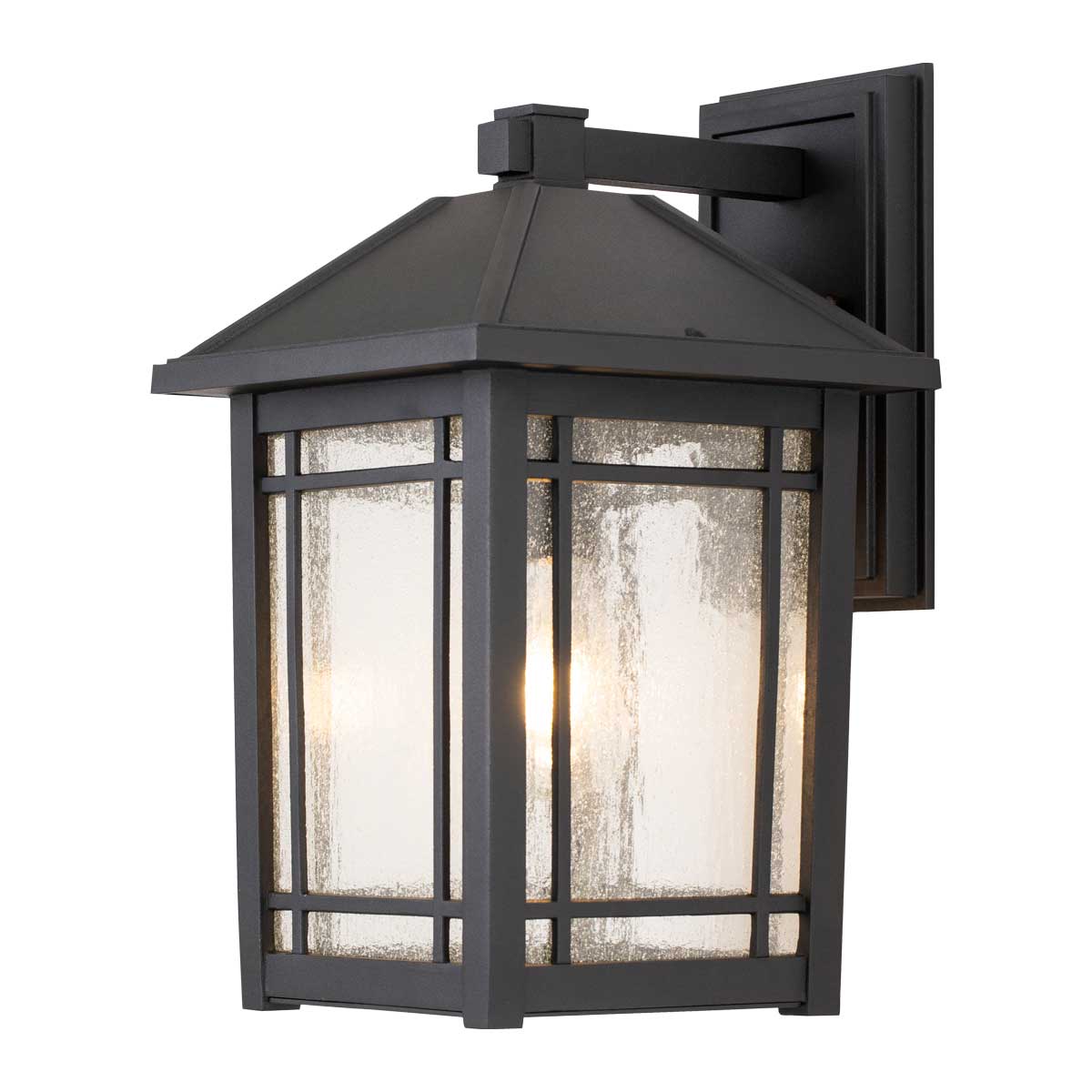 Cedar Point Negro lámpara de exterior De Elstead Lighting - La lámpara cuenta con paneles de vidrio transparente estampado que ocultan discretamente la fuente de luz y al mismo tiempo resultan visualmente interesantes.