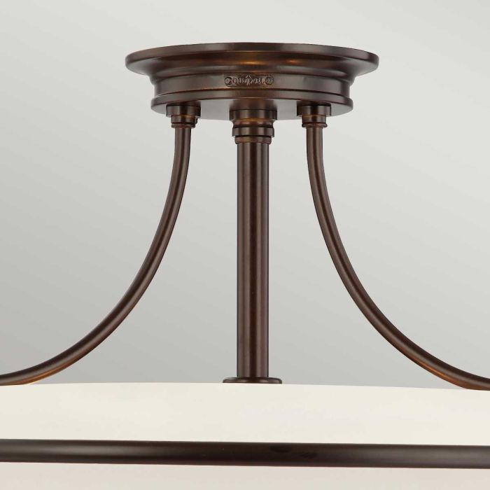 Griffin Ø53 Bronce plafón De Elstead Lighting - Den etsade sk&auml;rmen &auml;r vitm&aring;lad p&aring; insidan, vilket sprider ljuset j&auml;mnt och skapar en behaglig belysning i hemmet.