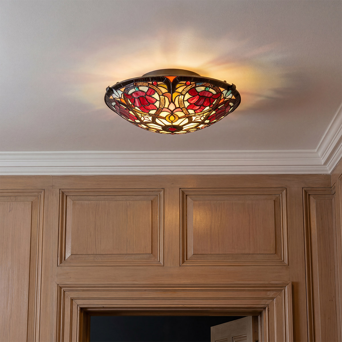 Larissa Ø42 Multicolor De Elstead Lighting - Su pantalla en forma de cuenco está hecha de cristal acrílico de colores en hermosos tonos de rojo, azul, rosa y amarillo, creando un patrón vibrante y lleno de detalles.
