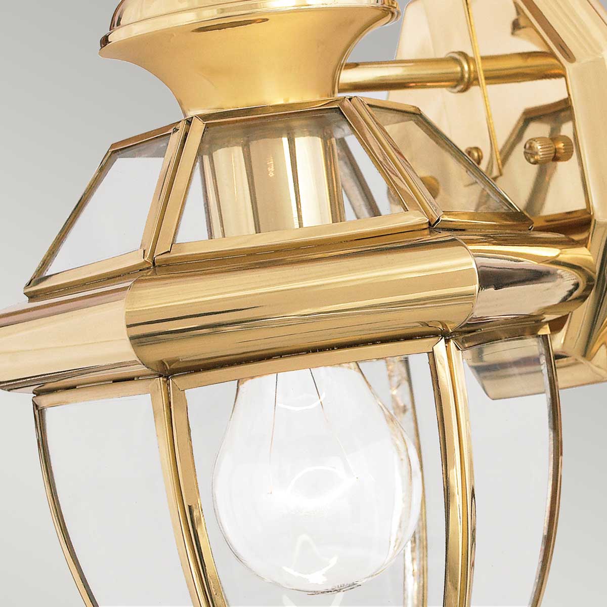 Newbury Latón pulido lámpara de exterior De Elstead Lighting - La l&aacute;mpara de pared Newbury, de lat&oacute;n lacado y pulido, aporta a tu hogar una iluminaci&oacute;n de fachada elegante y atemporal.